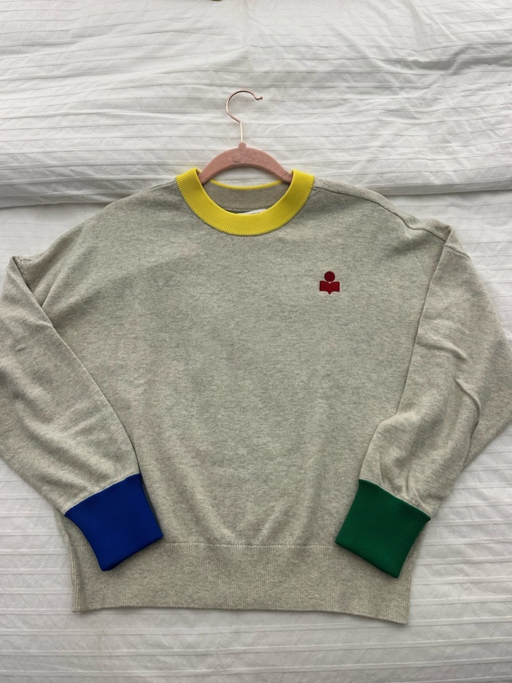 Men's Light Gray Crewneck Sweater with Yellow Neckline and Multicolor Cuffs